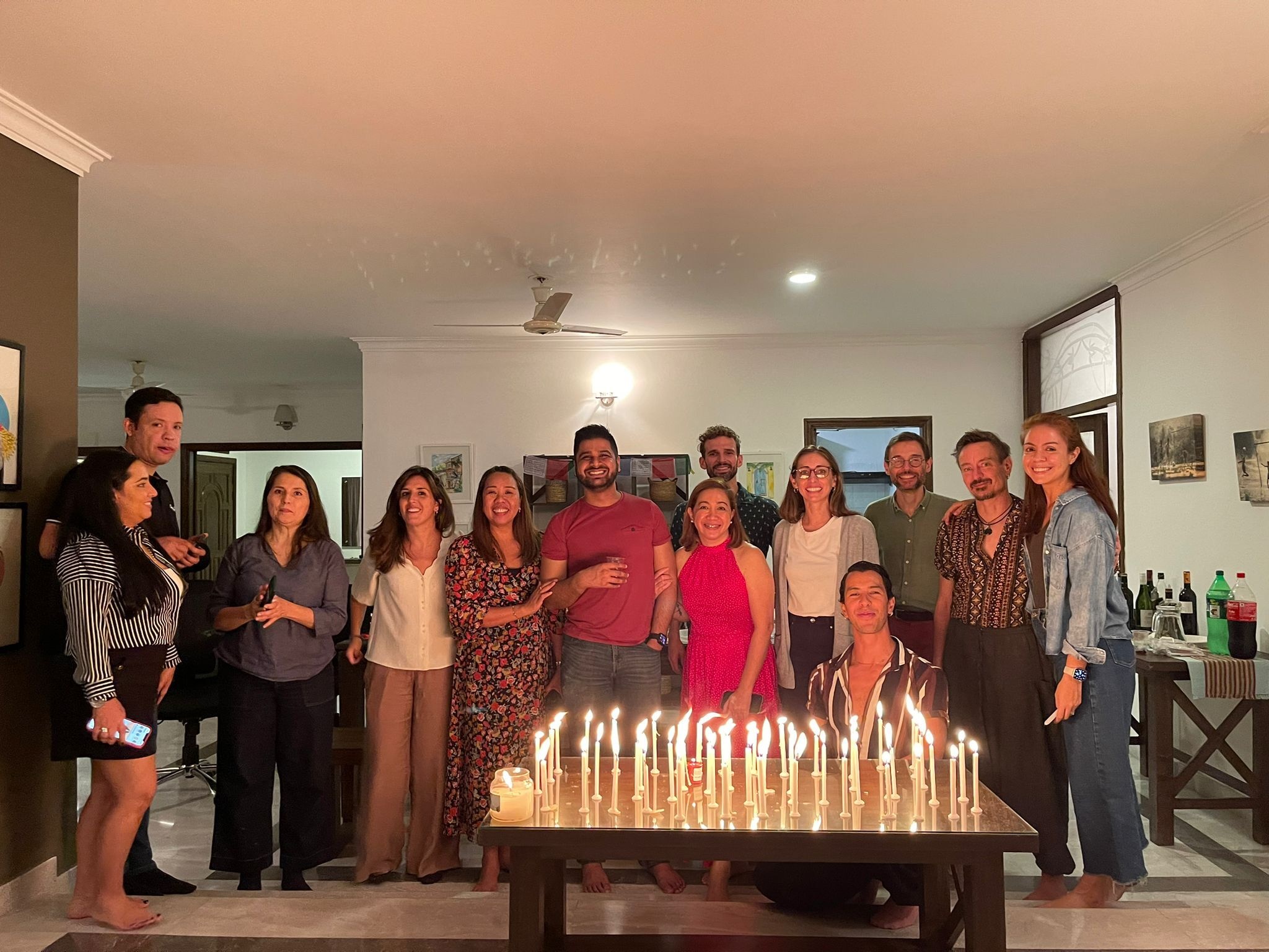 Comunidad colombiana se reunió para celebrar juntos la noche de las velitas en India