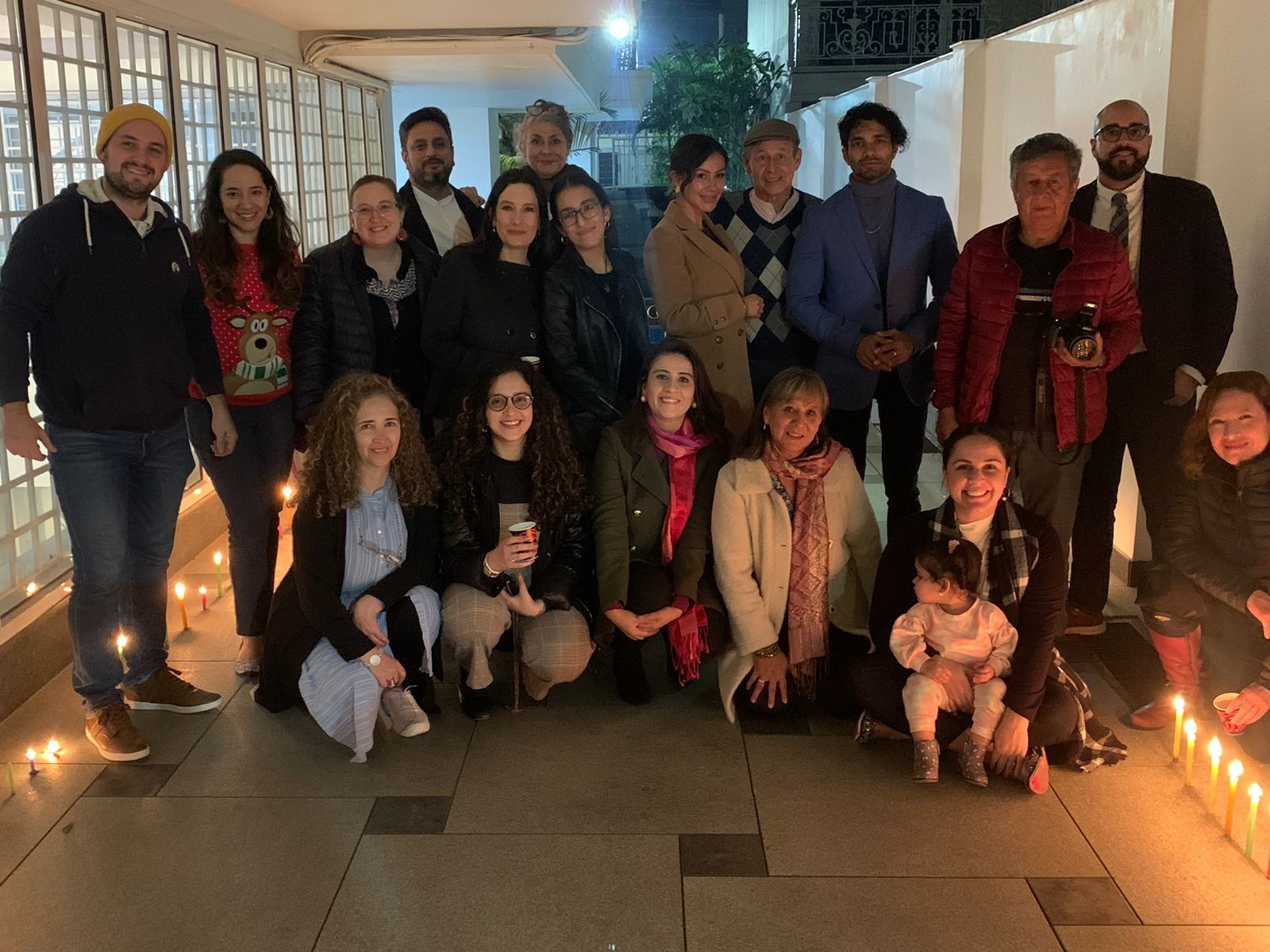 Comunidad colombiana se reunió para celebrar juntos la noche de las velitas en India
