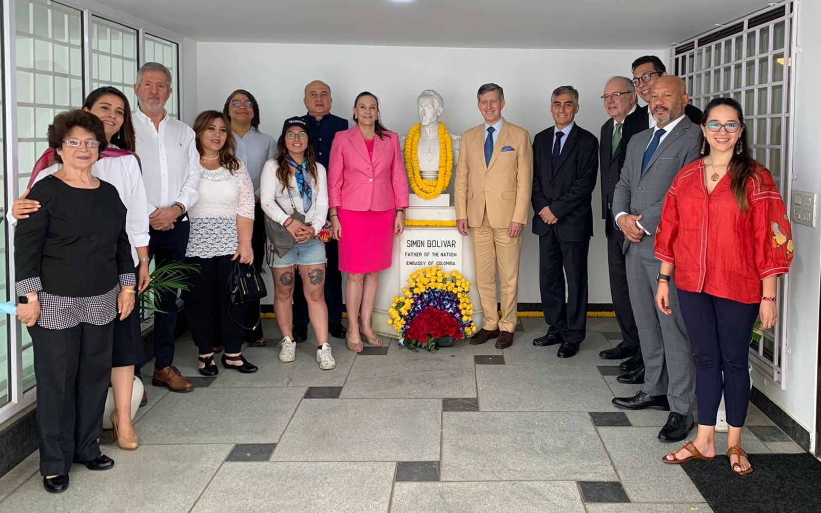 Embajada de Colombia en India conmemora el día de la independencia con una ofrenda floral