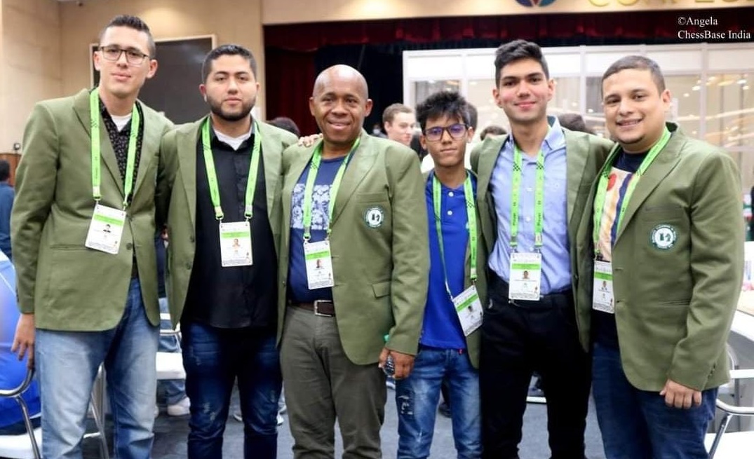 Embajada de Colombia en India acompaña a jóvenes ajedrecistas colombianos que participan en el torneo mundial de Chenai